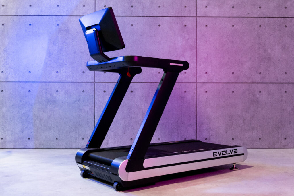 EV-HT-500-TFT-Evolve-Treadmill-18-43-2-1024x683.jpg
